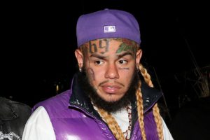 6ix9ine Sparks Backlash After Ripping Off Wig on Camera: “It’s My Hair—Y’all Just Mad” photo 6IX9INE