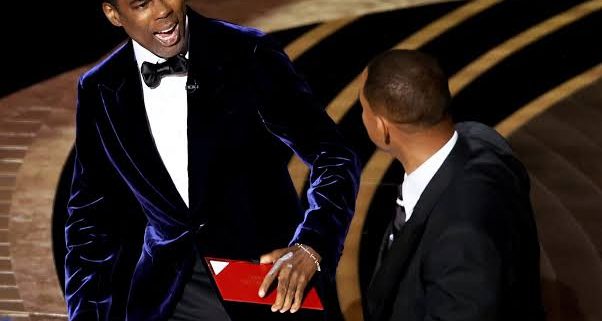 Will Smith Apologizes for slapping Chris Rock
