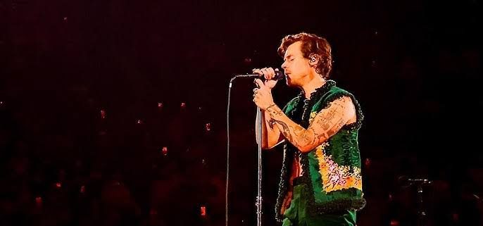 Harry Styles Performs Two New Songs At Coachella With Shania Twain