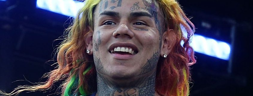 6ix9ine Tells Gas Station Employees That He's Lil Pump