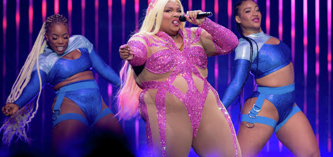 Lizzo Bullshits ‘Delusional’ Celebrity Beauty Standards