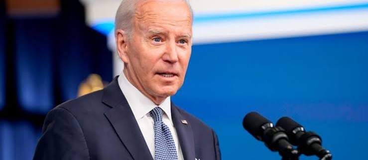 Joe Biden Falls after Presenting His Speech at The US Airforce Graduation Ceremony 😳😲