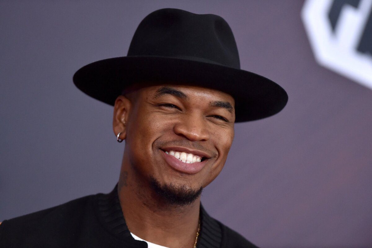 Ne-Yo Takes a Walk With Two Girlfriends, Offers Relationship Advice in Viral Clip