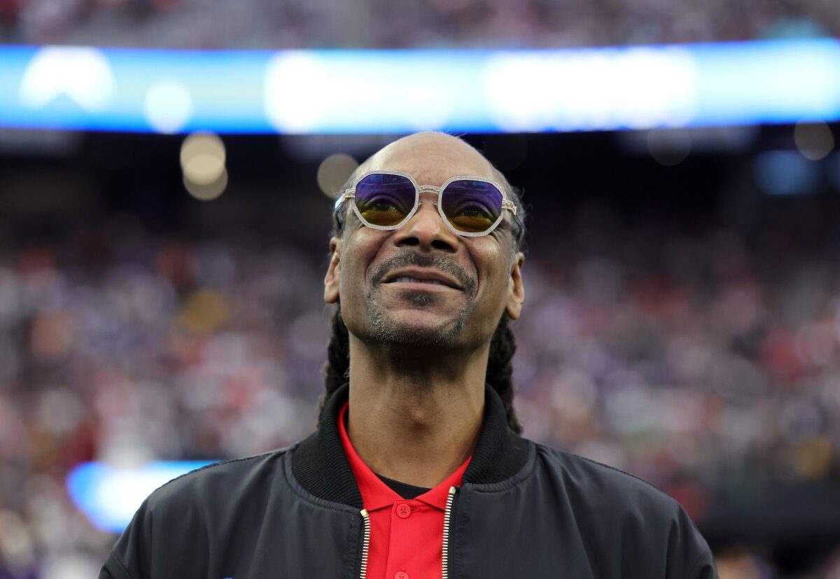 Snoop Dogg’s Response to Drake’s New Release of AI Tupac Diss Track 