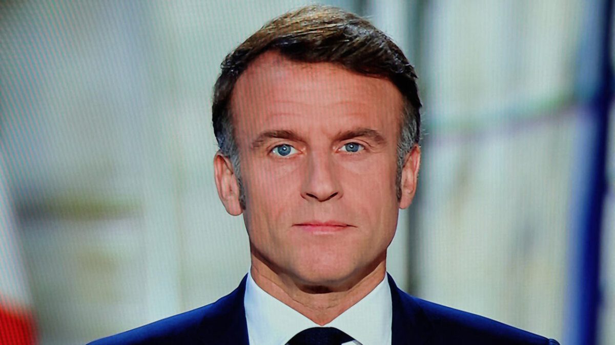 Emmanuel Macron Nudged in the Face by Loving Wife in Shocking Video