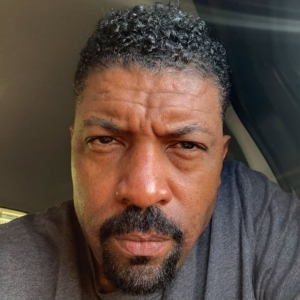 Deon Cole Shares The Story of Jay-Z Dissing Him for Asking for a Picture photo deon