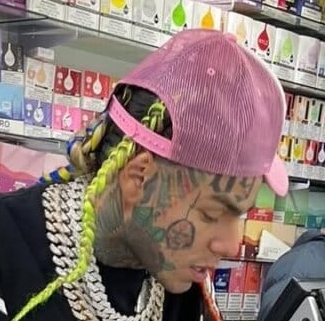Tekashi 6ix9ine Responds to Kodak Black’s “Got a Rat Giving Me Cheese” Bar — After Paying Him $1 Million for the Verse photo 6ix9ine