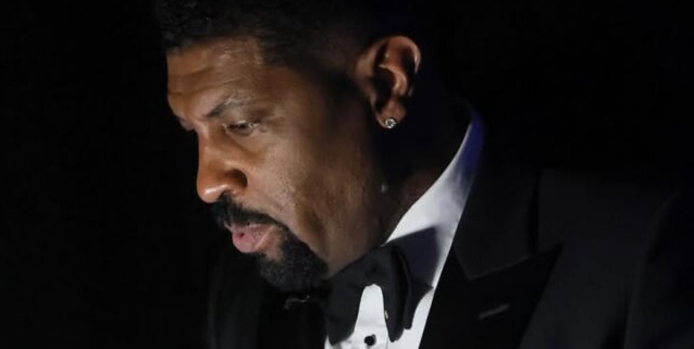 Deon Cole Shares The Story of Jay-Z Dissing Him for Asking for a Picture photo Deon Cole Shares The Story of Jay-Z Dissing Him for Asking for a Picture image