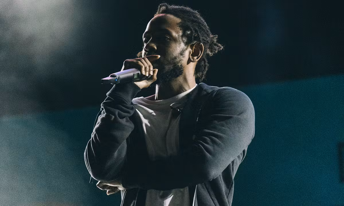 Kendrick Lamar Pulls Up to a Local Barbershop — and the Energy Shifts Instantly