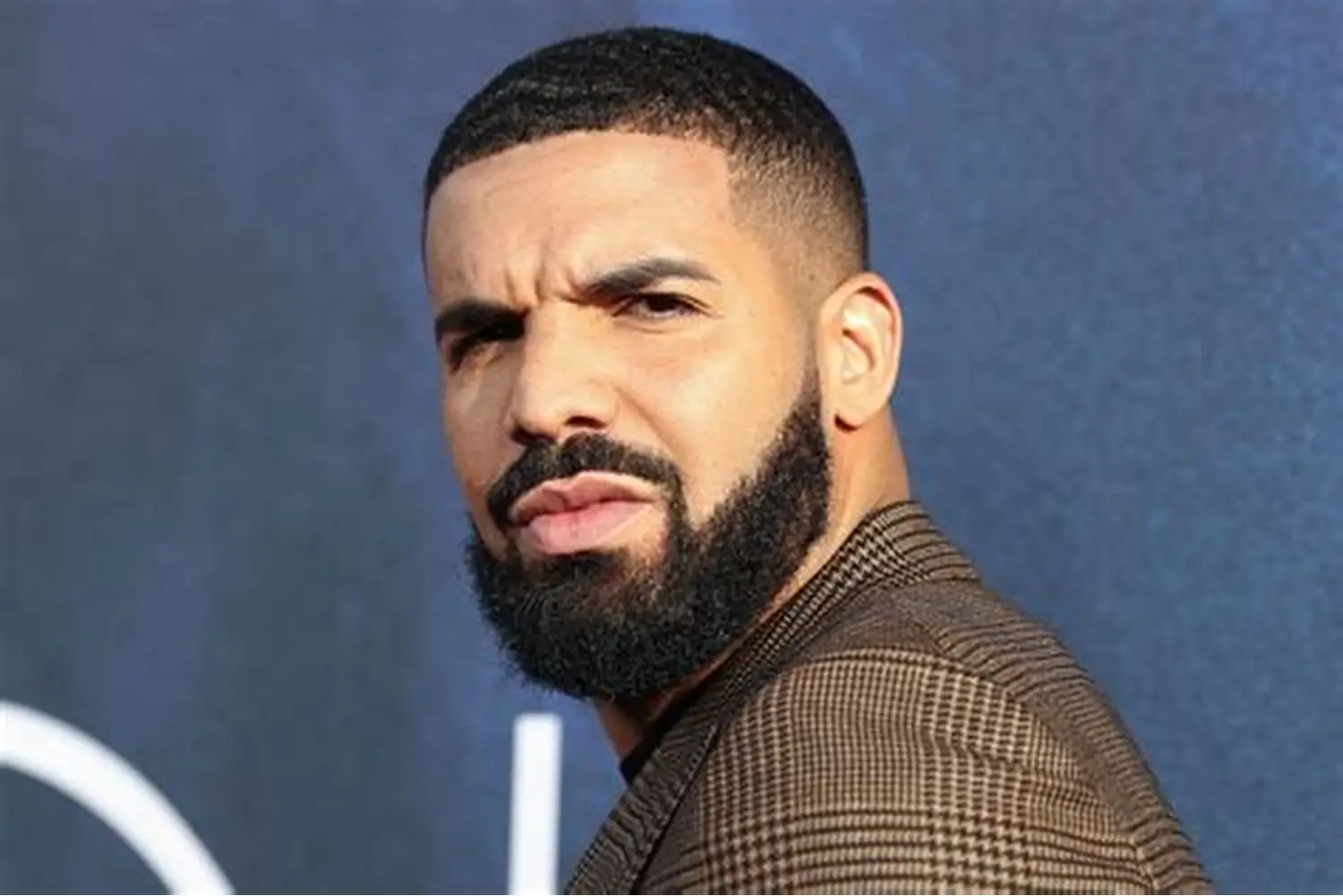 Drake Shocked Fans:  Powerful Things He Just Did That Had Nothing to Do With Music 👀